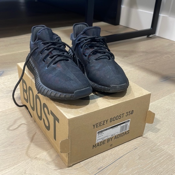 Yeezy boost 350 black men’s size 9